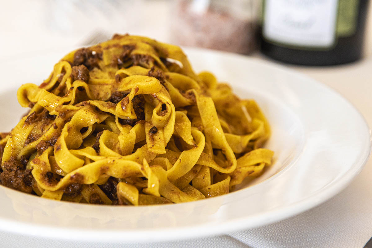 Tagliatelle al ragù fotografate per un servizio food & wine