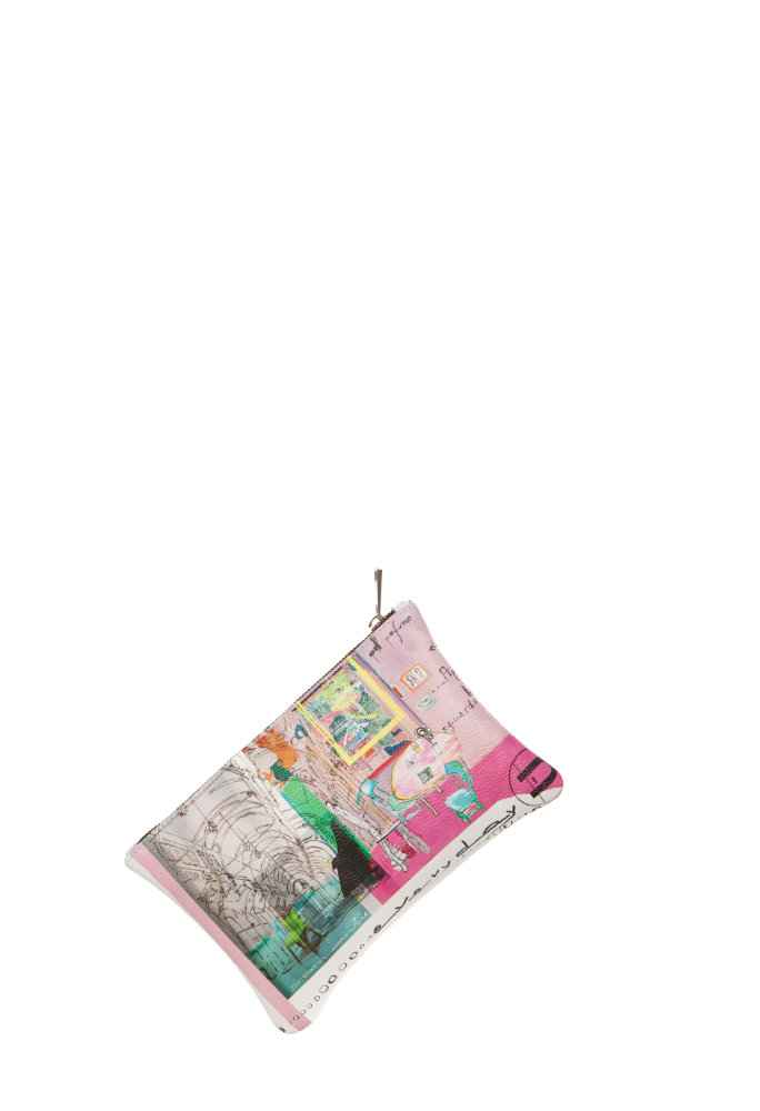 Pochette con fantasia colorata fotografata su sfondo bianco per catalogo prodotto